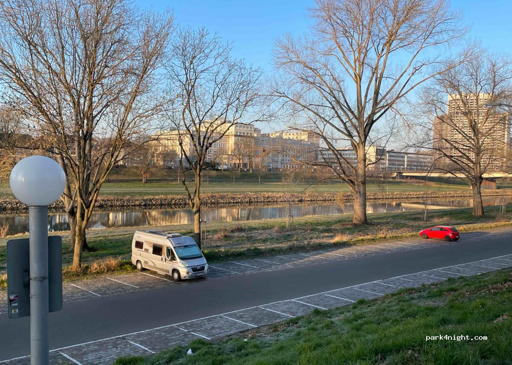 Parking jour et nuit, Mannheim,TheodorKutzerUfer, Karlsruhe, Germany Parking jour et nuit, Mannheim,TheodorKutzerUfer, Karlsruhe, Germany