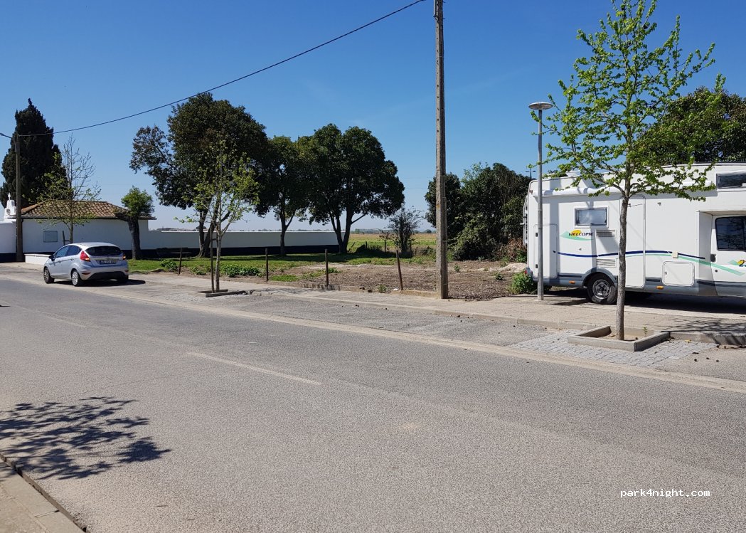 Azinhaga, 50 Rua Catarina Eufémia - photo 1