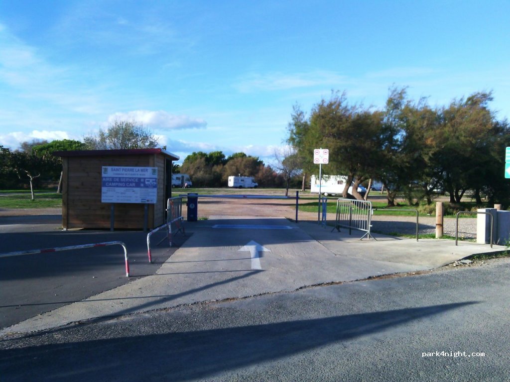 Aire Camping Car Les Cabanes De Fleury