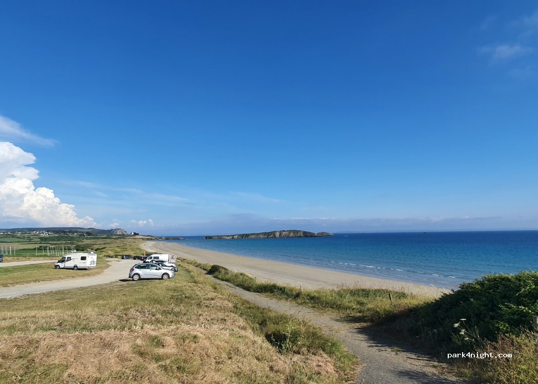 Tripadvisor - CARNON F3 RCH SUR PLAGE PARKING